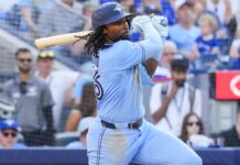 Tiedemann, McAdoo impulsaron a Azulejos a otra victoria sobre Yankees