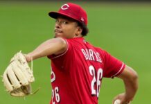 Tras una exigente salida de Burns, los bates de Cincinnati cobran vida