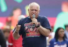 Cabello da bienvenida a opositores que llegaron a Venezuela para diálogo con el chavismo