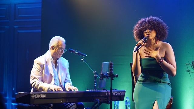 Stephany Ortega desborda emociones en concierto “Mi vida en canciones”