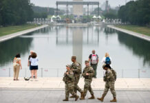 Un año después, la Guardia Nacional que desplegó Trump sigue patrullando Washington