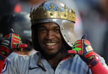 Ángel Martínez comanda a los Guardianes con grand slam y seis remolcadas