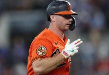 Orioles dominan a Rangers