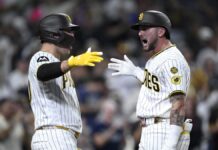 Merrill jonronea por tercer juego seguido y los Padres acechan el Comodín