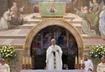 El papa pide superar los miedos provocados por la desinformación