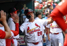 Con rally de tres en la octava, Cardenales vencen a Rockies