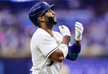 Vuelacercas de Díaz y Mullins guían a Rays, líderes de la Americana, a 80mo triunfo al vencer a Padres