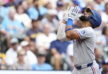 Dominicano Durán (HR, 3 CI) impulsa eficaz ofensiva de Rangers en triunfo sobre Cerveceros