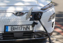 Sustituir un vehículo de combustión por un eléctrico beneficia al clima, aunque esté nuevo