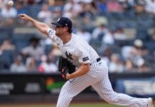 Cole supera a sale en duelo de ganadores de premios Cy Young y los Yankees triunfan