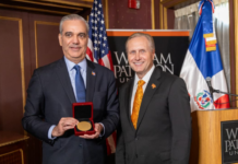 Abinader recibe la Medalla Presidencial de William Paterson University, el más alto honor otorgado por esa casa de estudios