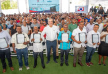 Presidente Abinader entrega 1,750 títulos de propiedad en Los Alcarrizos que benefician a unas 7,000 personas