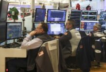 Wall Street cierra en verde tras nueva caída del rendimiento de los bonos del Tesoro EEUU