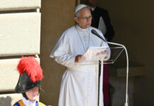 El papa pide rezar por el agua, “un derecho sin fronteras” convertido en mercancía