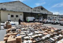 Pro Consumidor, CECCOM y MP desmantelan una de las mayores fábricas clandestinas de alcohol adulterado