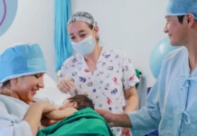 Ministerio de Salud dispone intervención simultánea en ocho hospitales para evaluar atención materno-infantil