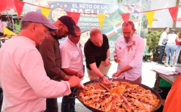 Constanza convierte la paella en una fiesta de sabor, tradición y familia