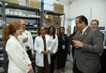 Ministro de Salud muestra a directora de Asuntos Globales de EEUU avances y servicios del sistema sanitario dominicano