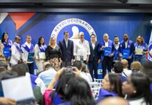 Abinader apuesta por la educación y encabeza graduación en su primer acto como presidente del PRM