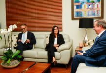 Francisco Javier García destaca visión de Estado de embajadora de EE. UU. Leah Campos durante visita a sus oficinas