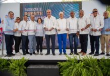 Tras más de 40 años de espera, presidente Luis Abinader inaugura puente Los Hierros en Baní