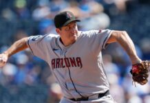 Sin carreras en 9 innings, Arizona anota 5 en el 10mo y vence a Kansas City