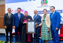 Senado de la República reconoce trayectoria pastoral de monseñor Ramón Benito de la Rosa y Carpio