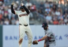 Whitcomb impulsa carrera del triunfo en 11ma en victoria de Giants sobre Cardinals