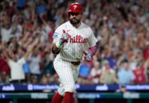 Kyle Schwarber llega a 44 jonrones con un grand slam y es líder de MLB
