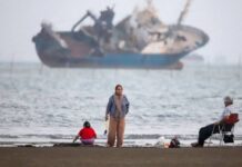 Irán dice que abordará el lunes con Omán las rutas seguras de navegación en Ormuz