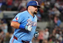 Tablazos de Burger guían a Rangers a dividir la serie contra Rays
