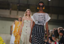 La marca Carolina Herrera celebra 45 años de moda fiel a sus señas de identidad