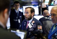 Wall Street cierra en rojo, lastrado por subida del petróleo y rendimiento de los bonos
